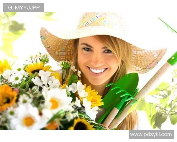 足球明星灿烂微笑瞬间展现运动魅力与激情的完美结合